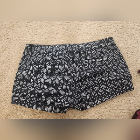 Juniors Size 3 Low Rise Chino Shorts Black White Arrows Chevron 29" Waist #R443 - Picture 3 of 5